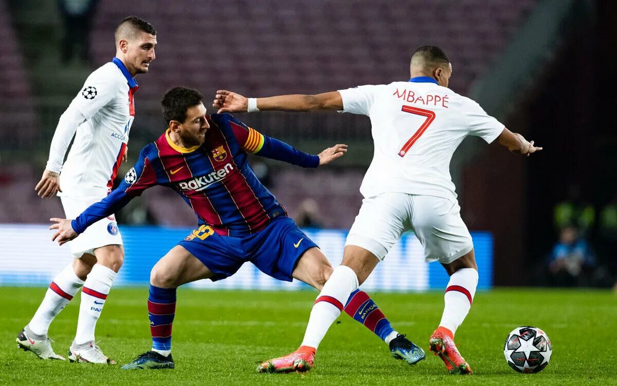 Paris saint germain fc barcelona match. Месси и Мбаппе Барселона ПСЖ. Мбаппе и Месси в Барселоне. Барселона ПСЖ лига чемпионов. ПСЖ Месси Неймар Мбаппе.