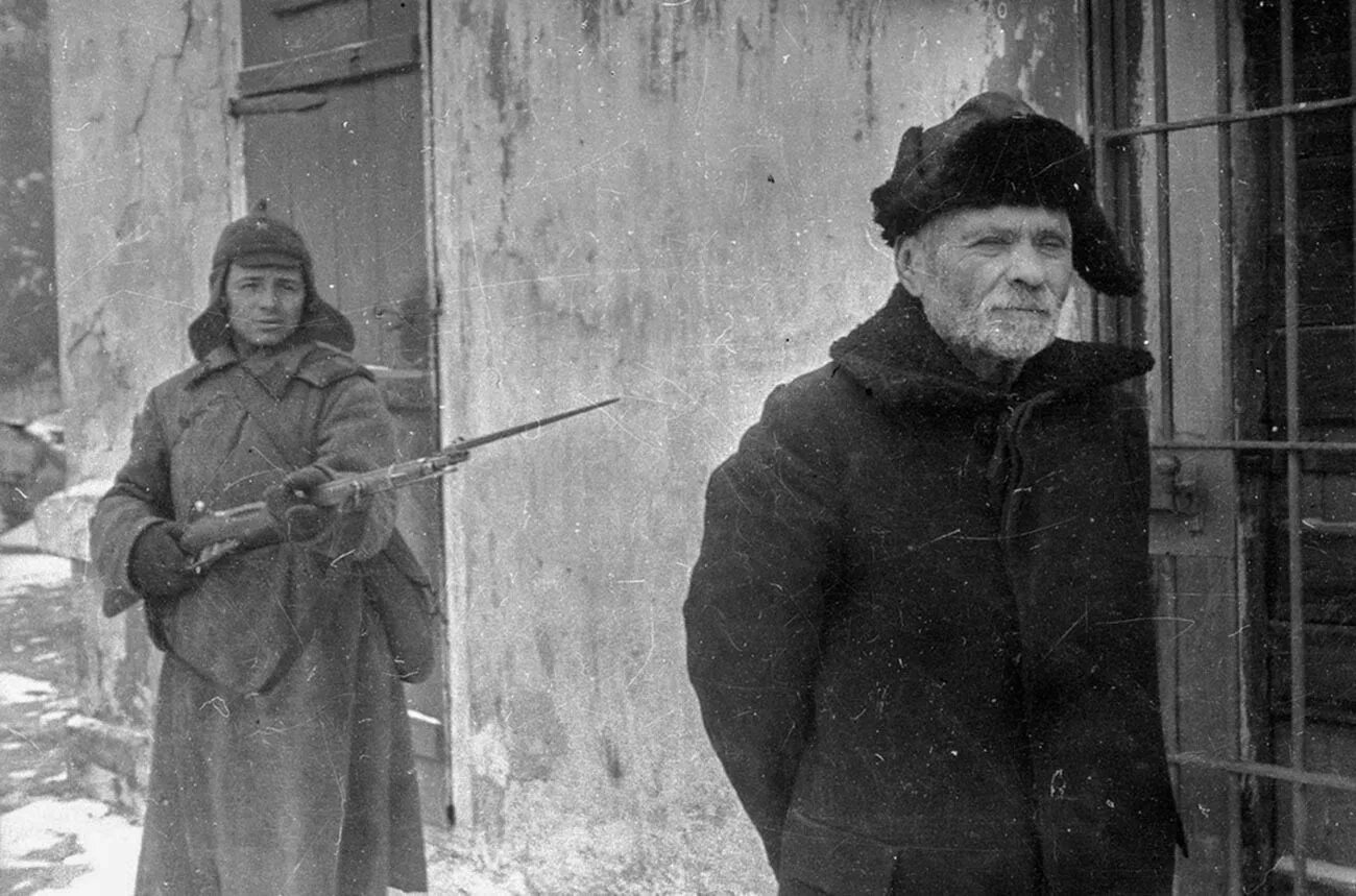 1930 расстрел. Тимофей токарев, бургомистр керчи. враг народа», фотограф евгений халдей,. репрессии 1937-1938. репрессии 1937-1938 года расстрелы.