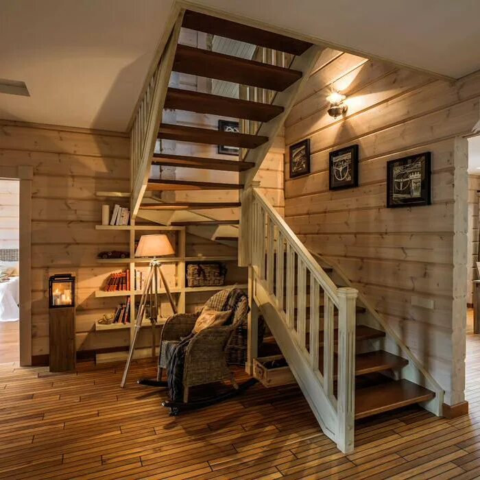 Деревянные лестницы в частном доме. Лестница в дачном домике. Лестница в стиле Кантри. Лестница в стиле Кантри в загородном доме. Второй этаж на право