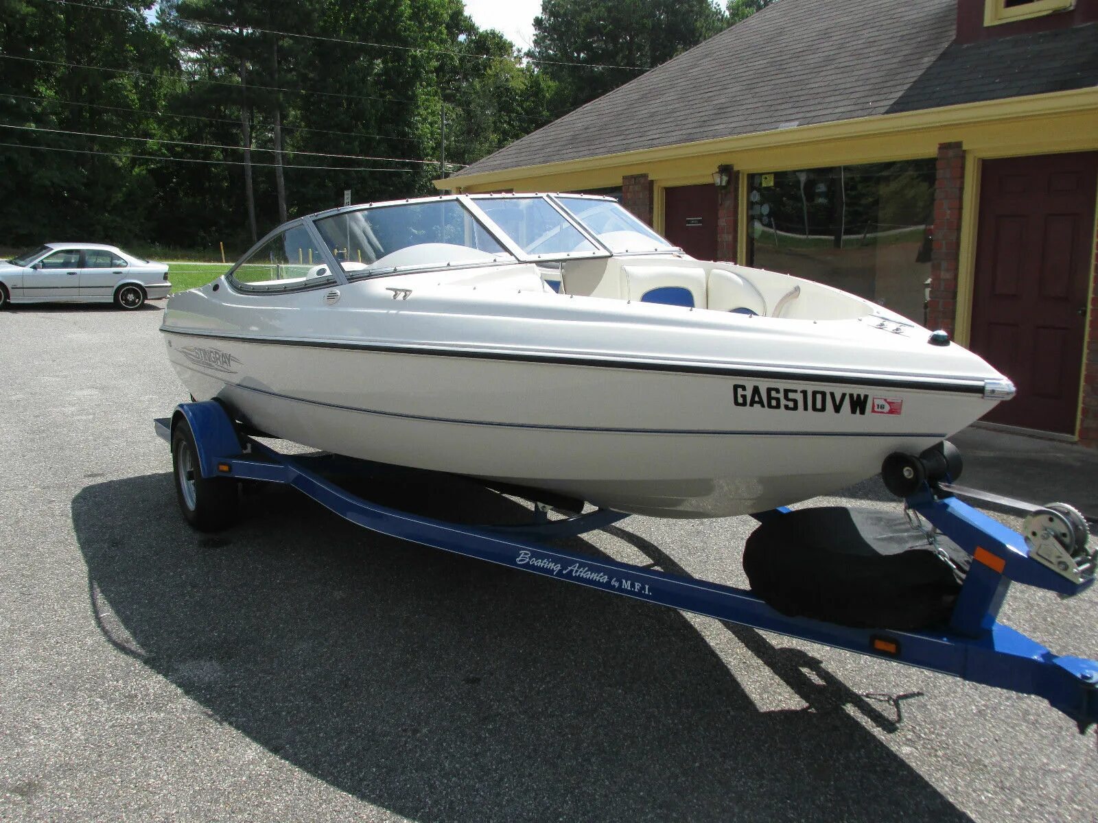 Stingray 195 cs. Катер stingray 195. Stingray 190. Катер стингрей 185. Катер стингрей 185 ,lx.