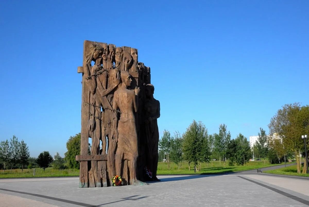 Тростенец минск мемориал. Лагерь тростенец беларусь. Тростенец фото. Мемориальный комплекстростинец. Мемориальный комплекстростинец.