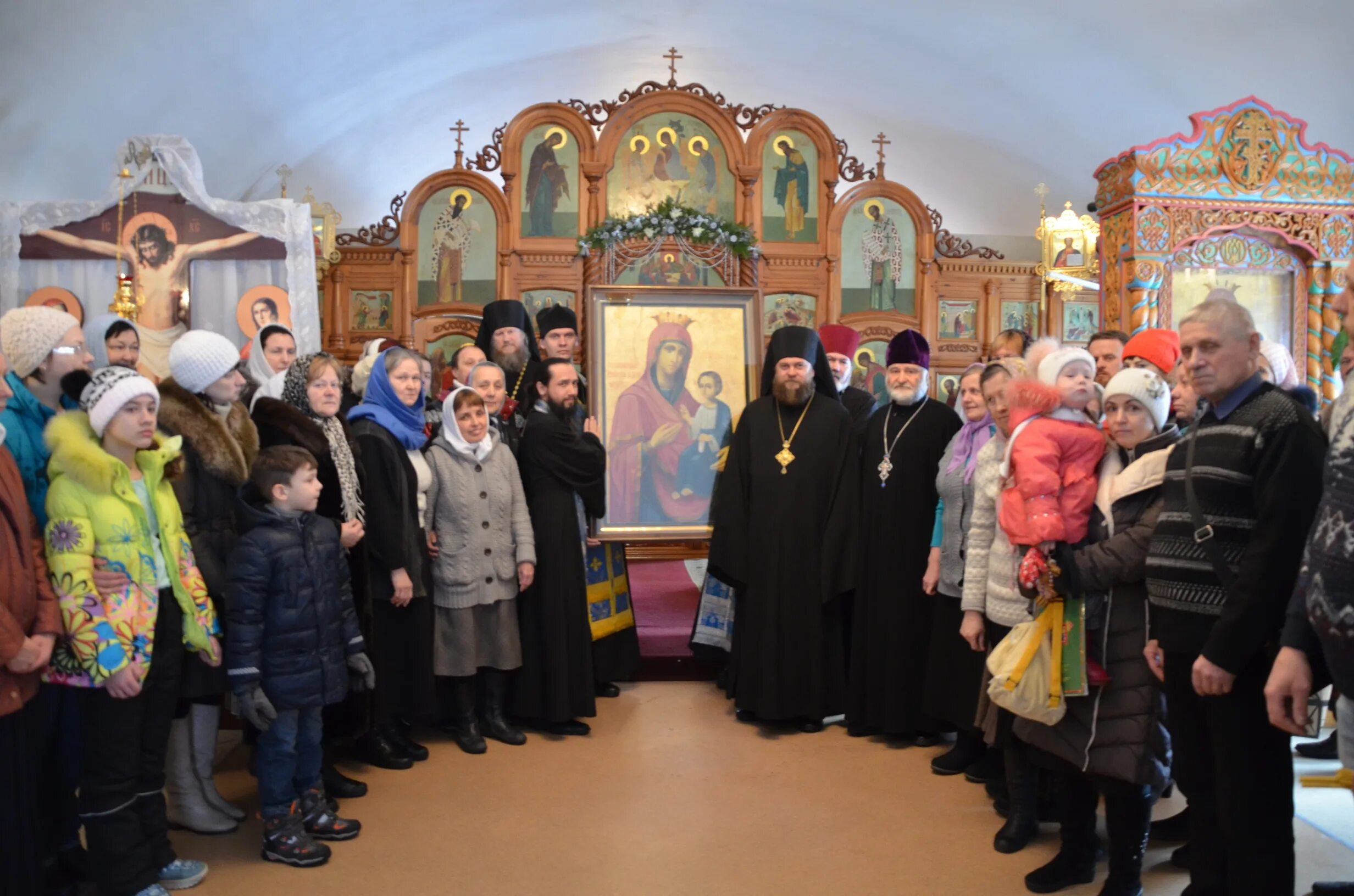 Православные церкви в ордынский период. Иверская Божья Матерь Мочище Новосибирск. Храм Скоропослушница Мочище. Храм Скоропослушницы в Мочище Новосибирск. Священники храма иконы б. м. Скоропослушница в Мочище.