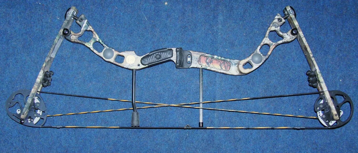 Самодельный блочный лук. Блочный лук из дерева. Пружинно блочный лук шорох. Как сделать блочный лук. Блочный лук сф профиль.