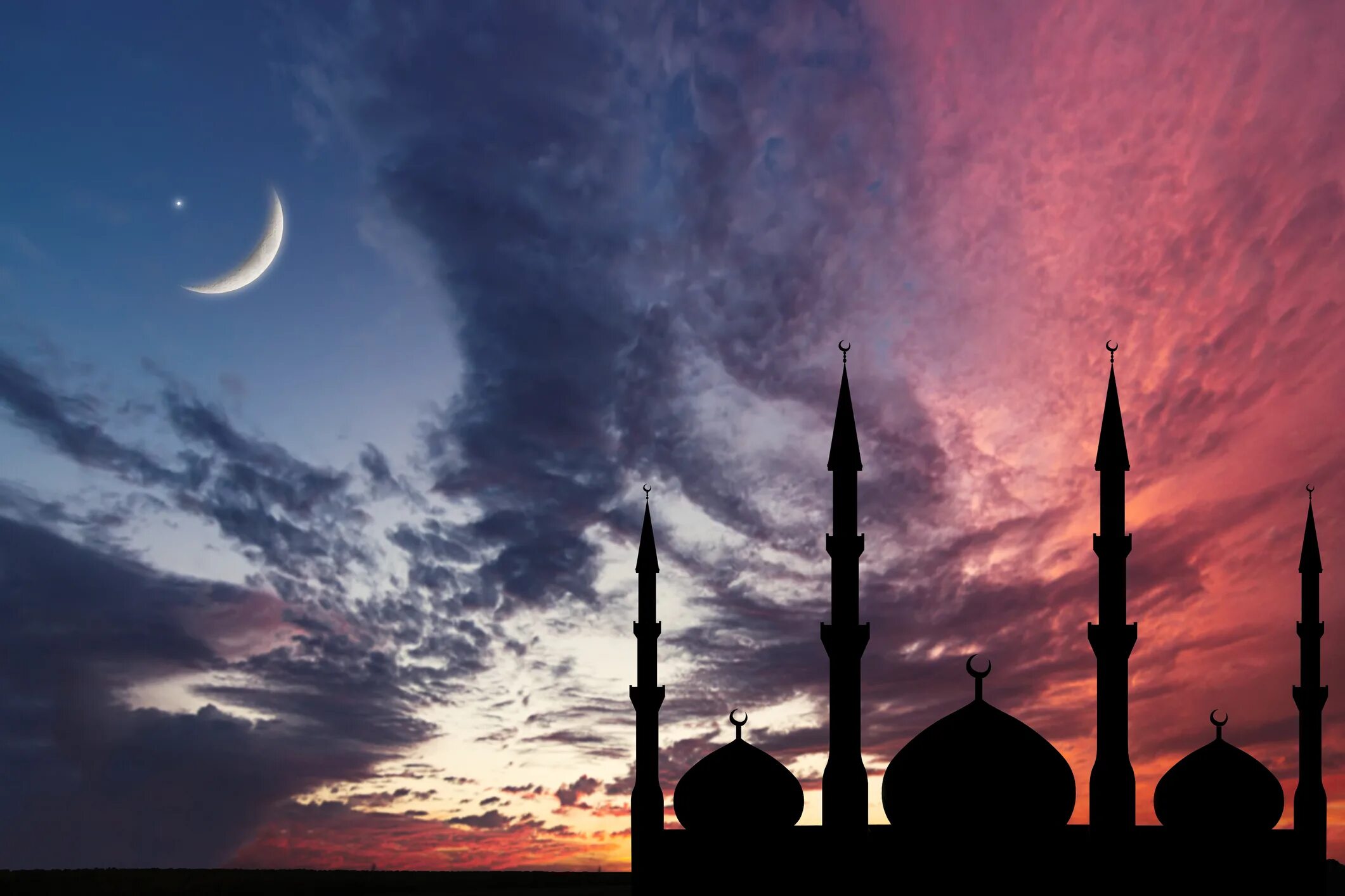 Новая луна рамадан. Рамадан Масджид. Мечеть Дубай Рамадан. Рамазан полумесяц мечеть. Мечеть Луна.