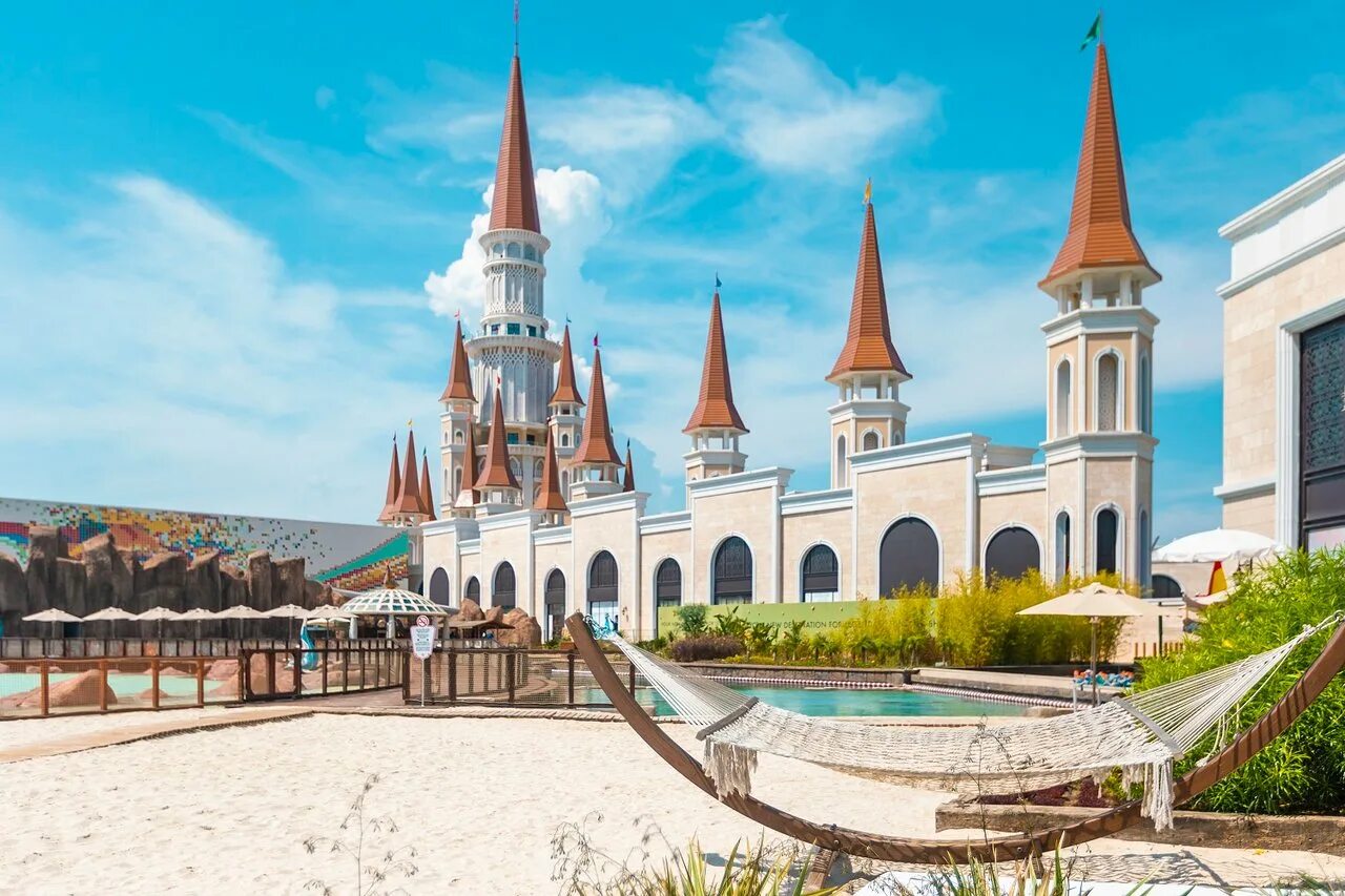 Парк в турции land of legends. Парк легенд турция. The land of legends kingdom hotel 5 турция. The legend of legends турция парк. The land of legends kingdom hotel 5 турция белек.