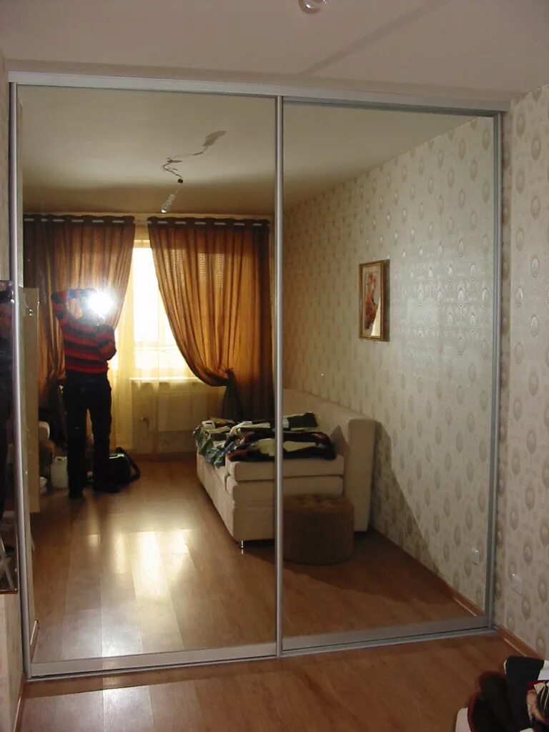 встроенный шкаф купе в комнату. встроенные шкафы в спальню на стене. встроенные шкафы в хрущевке. встроенный шкаф в хрущевке в зале. шкаф купе в хрущевку.