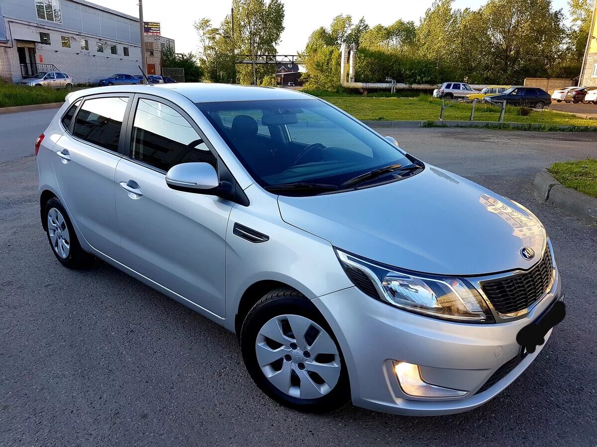 Киа хэтчбек 2015. Киа Рио хэтчбек 2015 года. Kia Rio 6. Кия Рио 3 хэтчбек 2015 года. Kia Rio 3 хэтчбек серебристый.