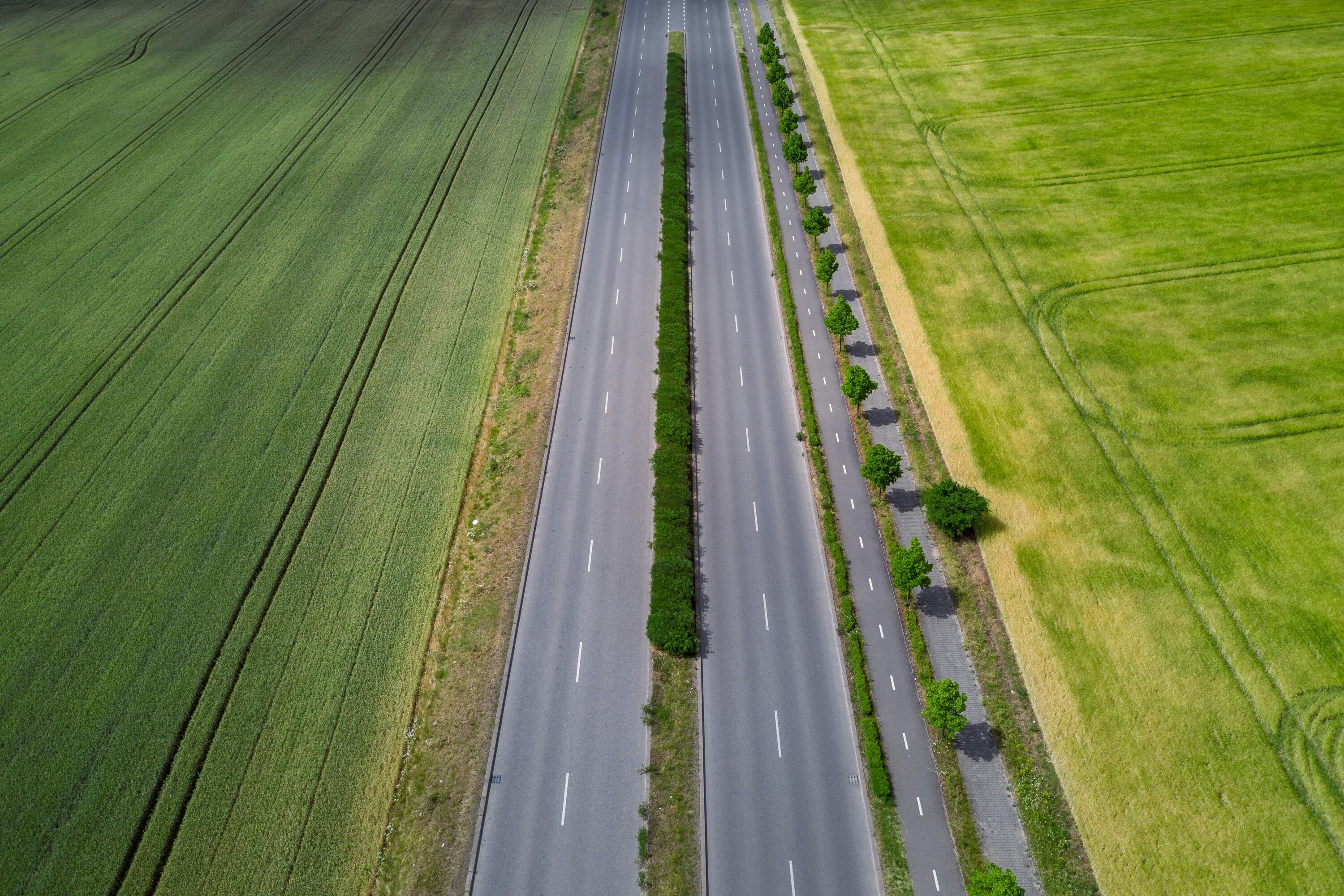 Шоссе вид сверху. Шоссе в поле. Ферма шоссе вид сверху. Трасса Садовая. Farm road