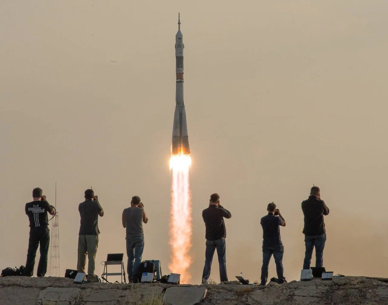 Место откуда запускают космические корабли. Космический корабль Союз на старте. Старт ракеты Союз с Байконура. Космодром Байконур корабль Восток. Военно космические силы Байконур космодром.