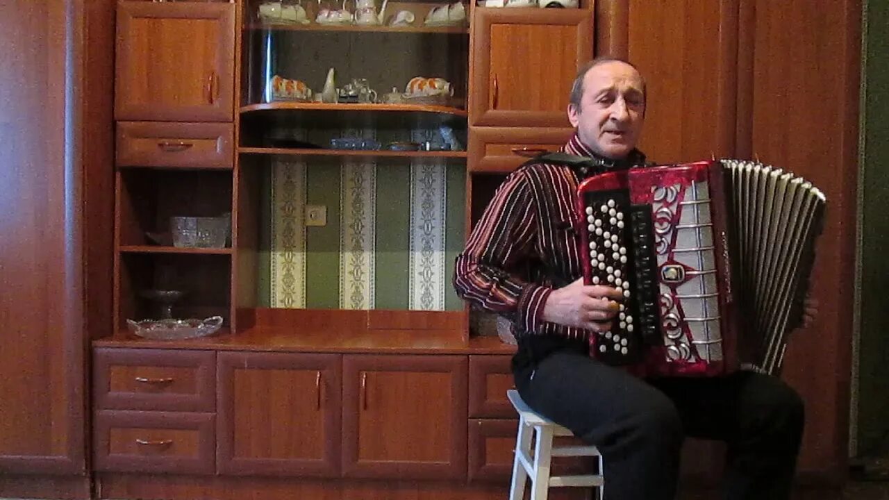 Сергей мороков калина. Мороков баянист. Баянист сергей мороков. Под баян мороков. Под гармонь сергей мороков.