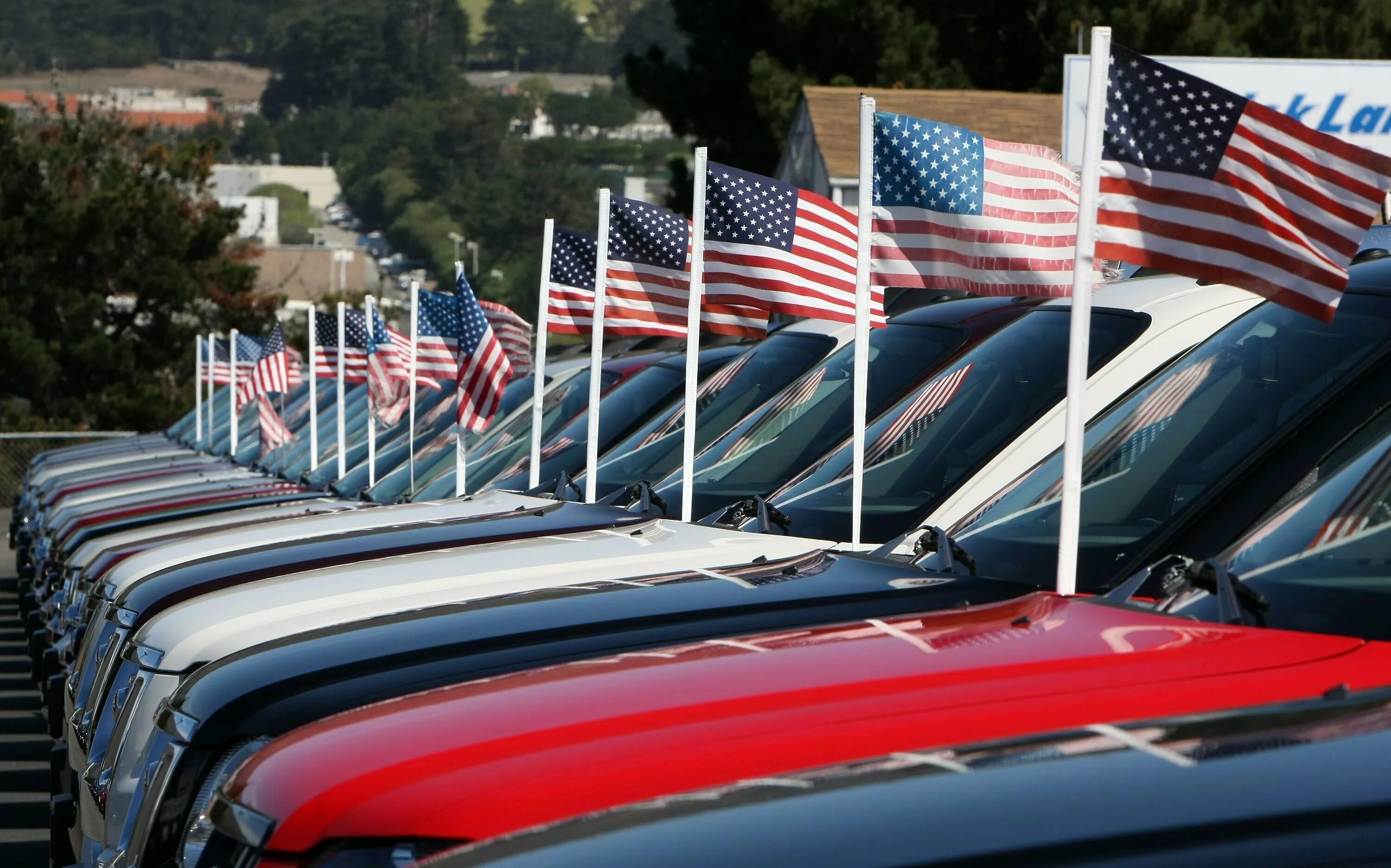 Cars lots of people. Авто из Америки. Автомобили Америки. Американский авторынок. Авто Америки аукцион.