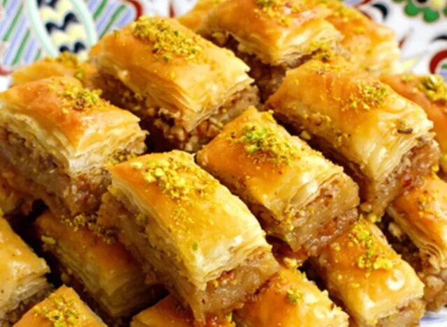 Пахлава арабская. Пахлава турецкая калорийность 1 шт. Пахлава турецкая калорийность 100 гр. Турецкая кухня баклава (пахлава). Пахлава калорийность.
