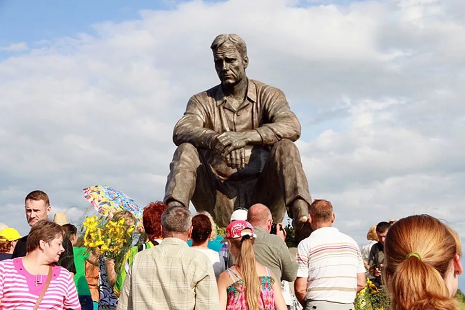 Шукшинские чтения. Гора пикет Сростки. Шукшинские дни на Алтае гора пикет. Сростки Алтайский край Шукшинские чтения. Гора пикет Шукшин.