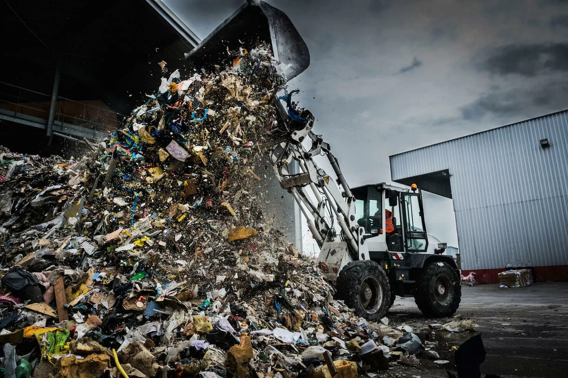 Утилизация твердых отходов. Бытовые и промышленные отходы. Твердые отходы.