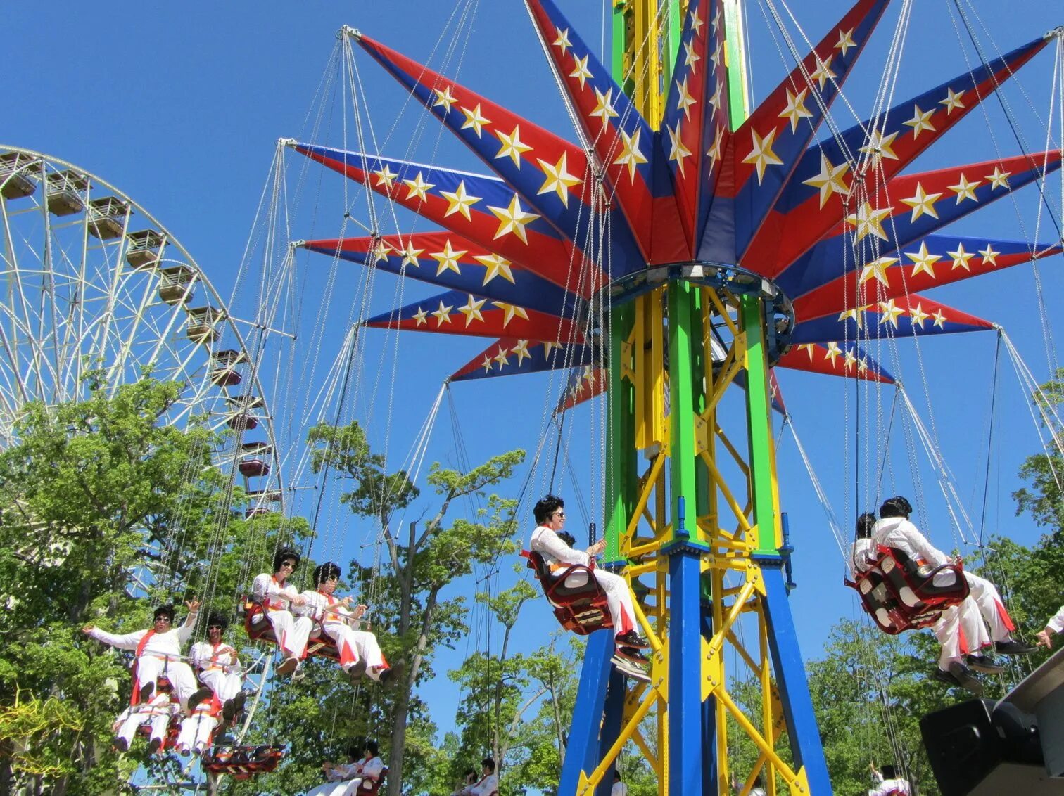 6 развлечения. Парк развлечений Six Flags Mexico. Популярные аттракционы в Америке. Парк развлечений шесть флагов новый Орлеан. Волшебный мир аттракционы.