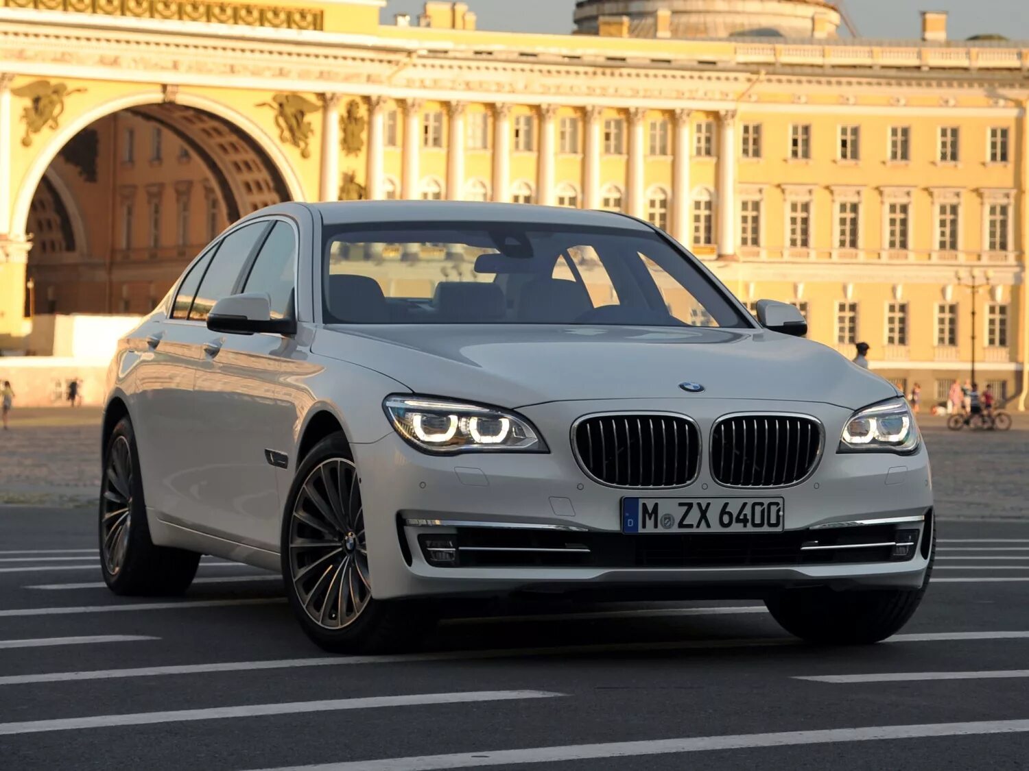 Бмв 7 россия. BMW 750i f01. BMW 7 Series f01. BMW f01/02. BMW 750 f01.