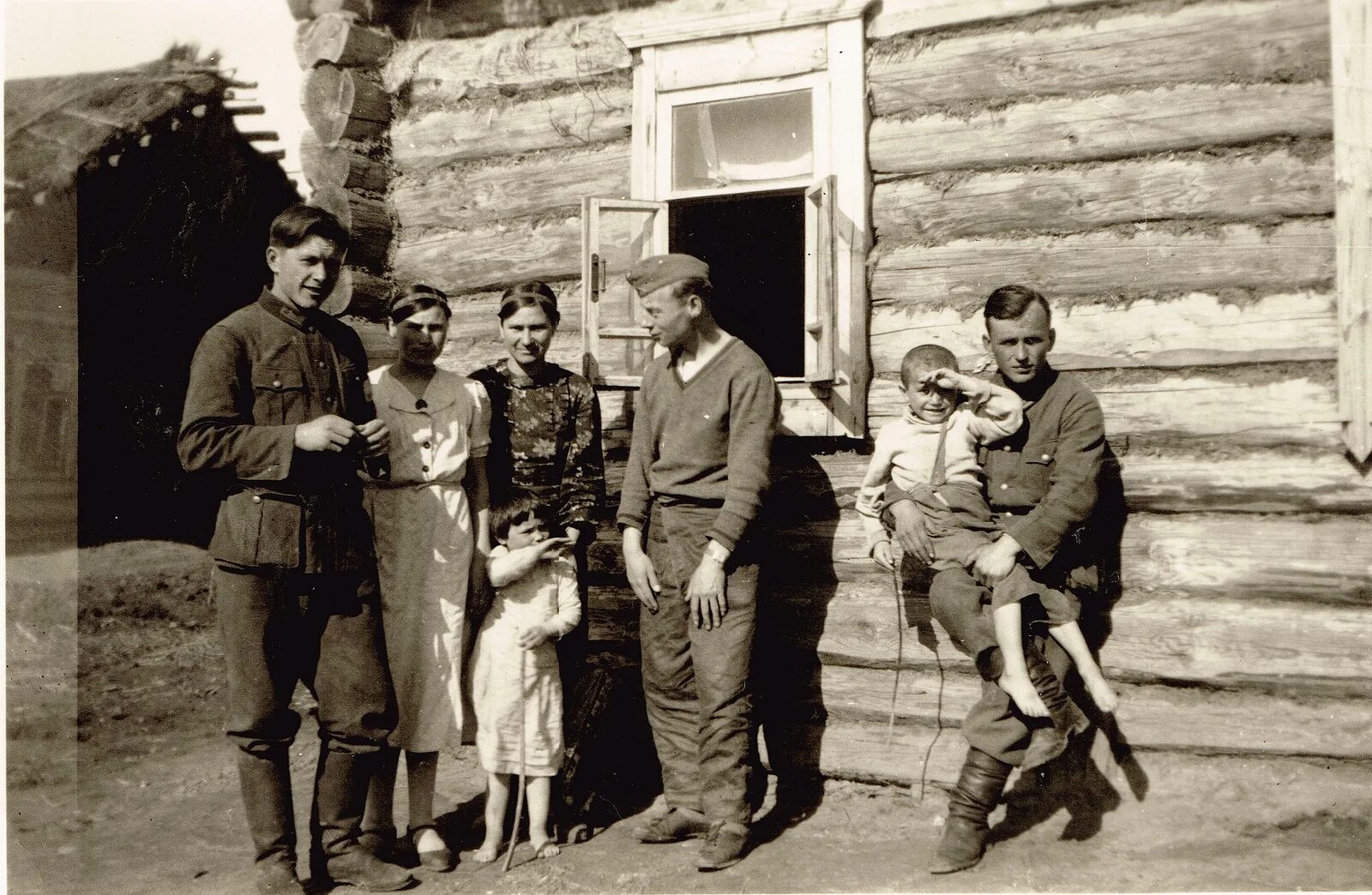 Как жили во время великой отечественной. Оккупация немцами солдатами деревня. Солдаты вермахта в Советской деревне. Украинские деревни в оккупации 1941.