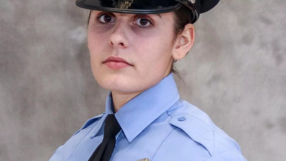 Включи девочка полиция. Включи девочка полиция. Включи девочка полиция. Полиция даника мультики про полицейские. Картинки девушки полицейские.