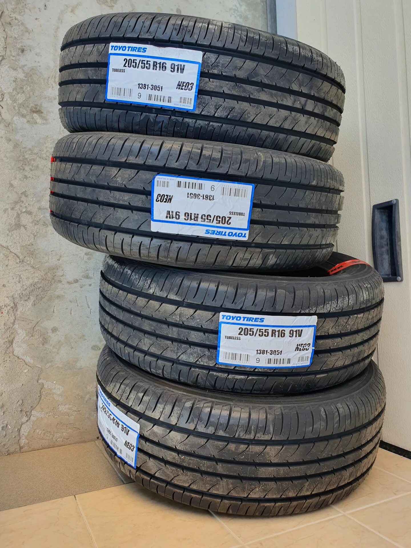Резина toyo 205 55. Автомобильная шина toyo tydrb 205/50 r15 86v летняя. 235 40 18 toyo зимняя 2 колеса. Toyo nanoenergy 3. Toyo 235/50/18 лето.
