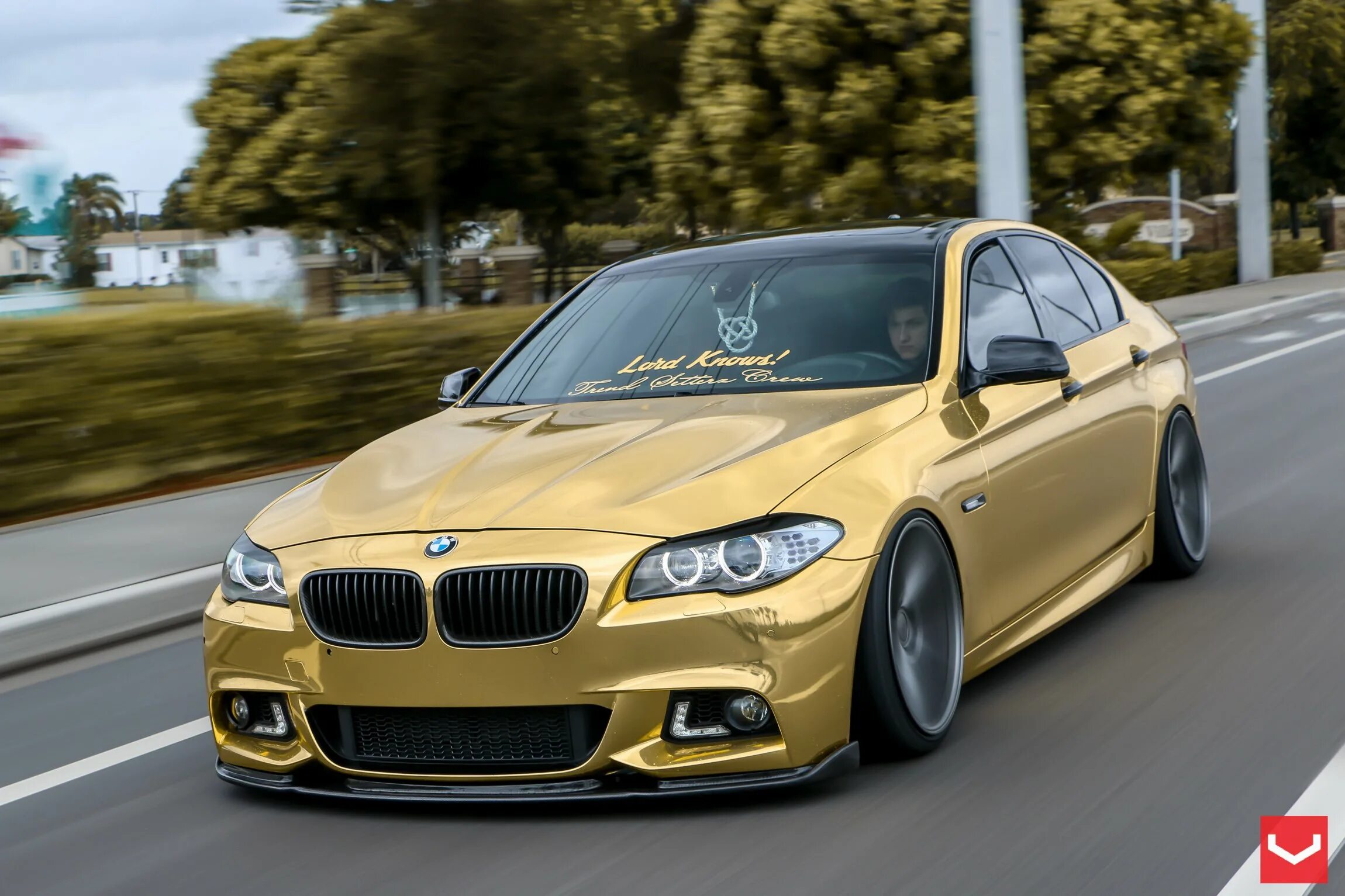 BMW m5 Gold. BMW m5 f10. BMW f10 Золотая. БМВ ф10 золотистая. М5 дорест