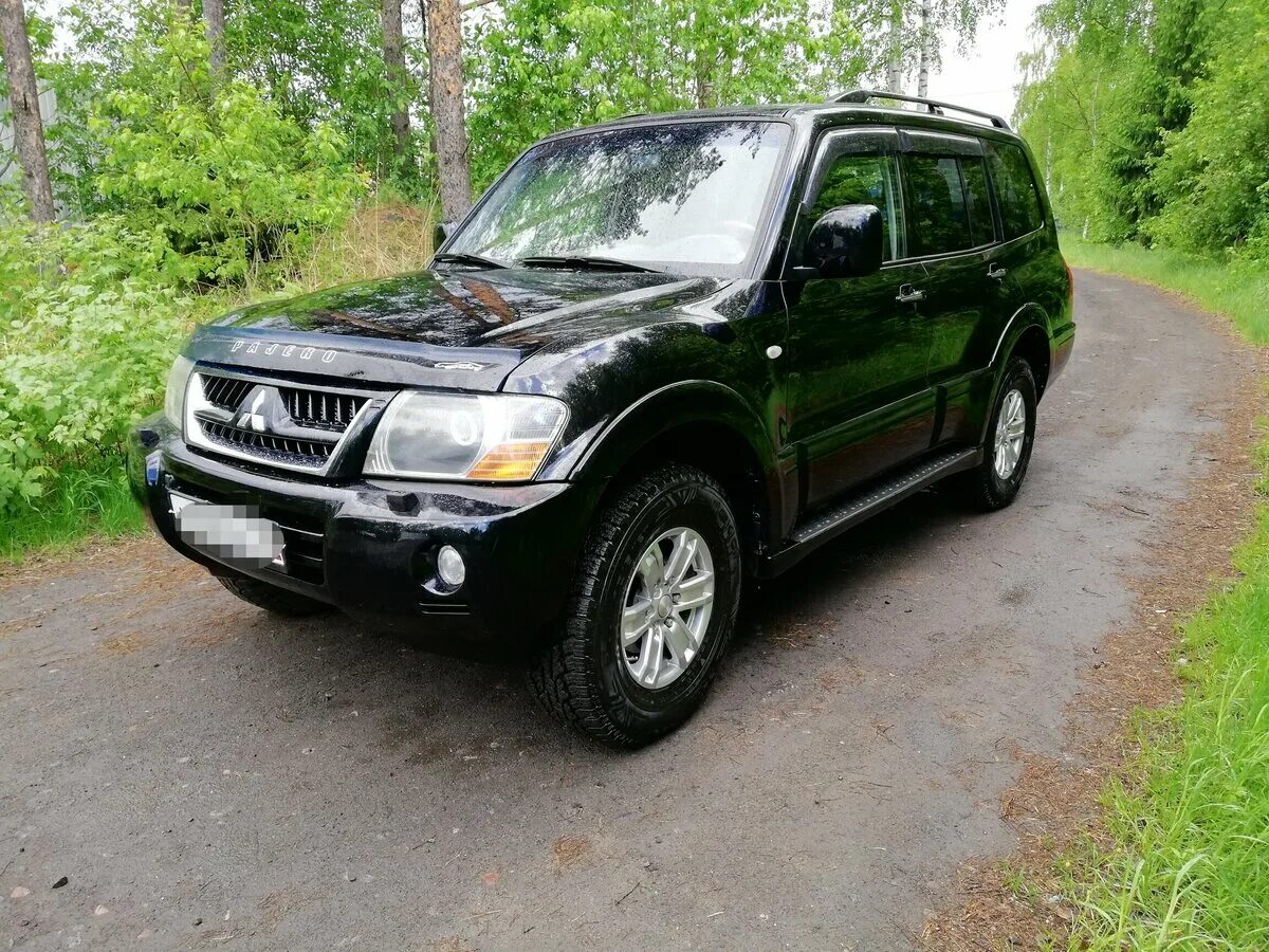 Pajero 2000 год. Mitsubishi Pajero 2005. Митсубиси Паджеро 2005. Мицубиси Паджеро черный 2005. Mitsubishi Pajero 3 2005.