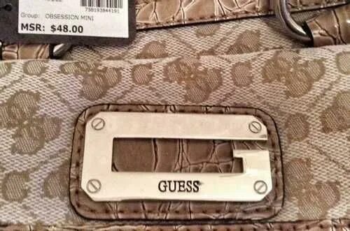 Штрих код сумки guess. Бирка внутри сумки guess. Бирка сумки guess оригинал. Бирка на сумке Гесс оригинал. Оригинальная бирка guess на сумках.