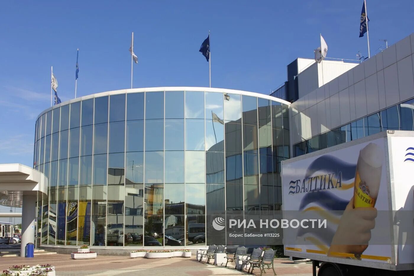 Заводы компании балтика. Заводы компании балтика. Завод балтика санкт-петербург. Питер пивзавод балтика. Производство напитков.