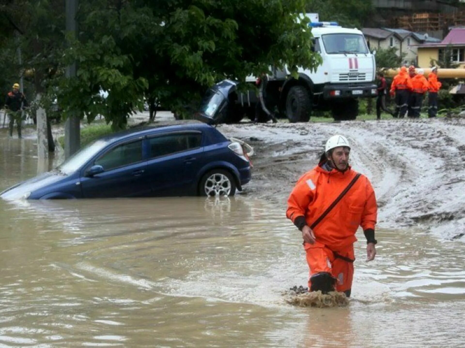 Сочи ливень улицы затопило 2021. Потоп в Сочи 2021. Дожди в Сочи июль 2021. Сочи наводнение 2021.