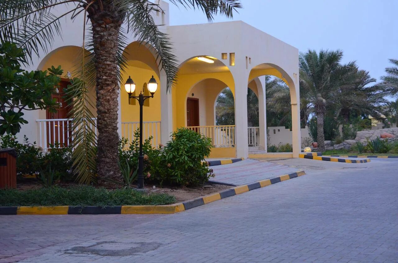 Vida beach resort umm al 5. Ум Эль Кайвайн ОАЭ. Ум Аль Кувейн Бич отель. Umm al Quwain Beach Hotel ОАЭ. Umm al Quwain Beach Hotel 4.