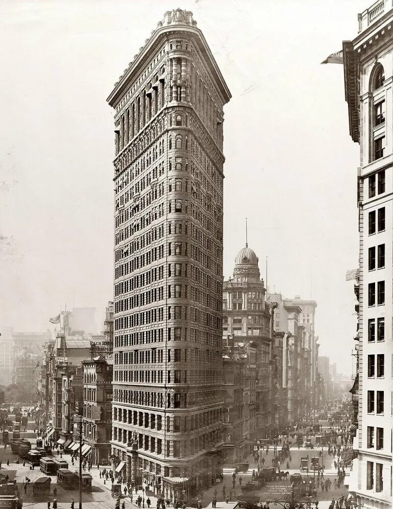 Первые высотные здания. Флэтайрон-Билдинг Нью-Йорк. Флатирон Билдинг в Нью-Йорке. Флэтайрон -Билдинг Нью Йорк 1902 год.