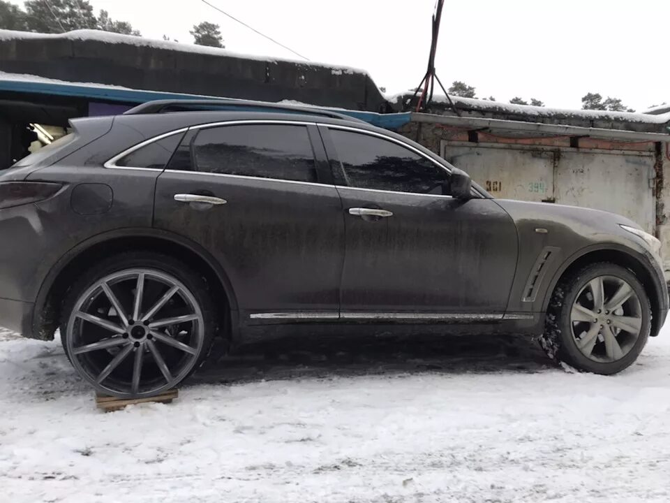 Инфинити фх 35 на 22 дисках. Infiniti fx37 r22. Infiniti fx35 r21. Инфинити фх 35 на 22 дисках. Диски на инфинити 35.