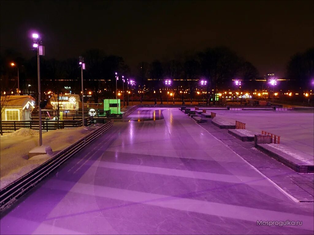 работает ли каток в парке горького сегодня