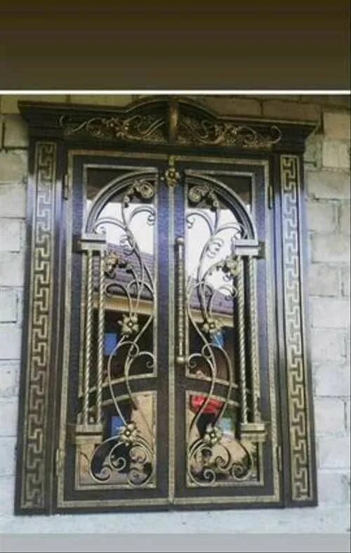 Kovka dveri. Кованые двери входные. Кованые двери со. Арочные входные кованные двери. Кованые двери со.