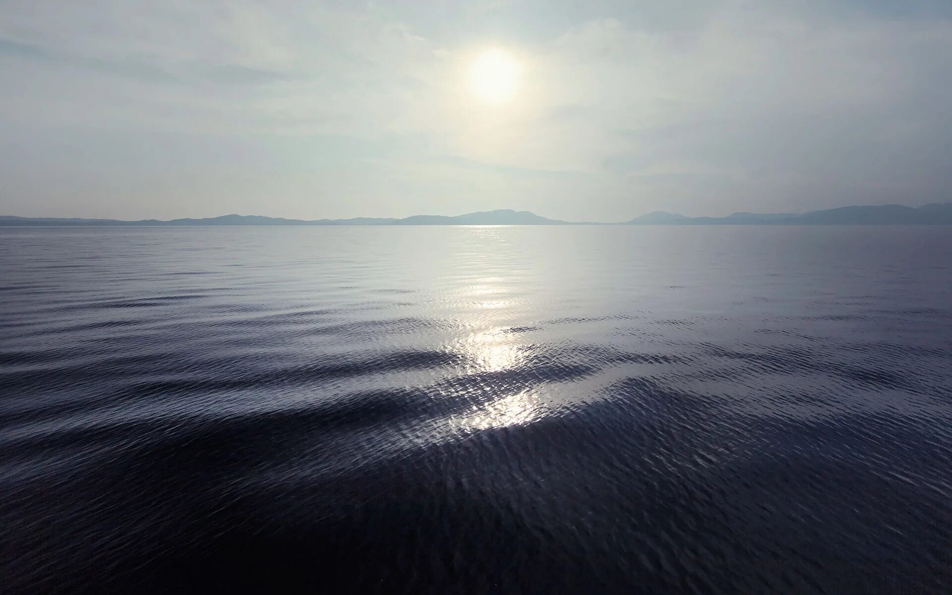 Водная гладь. Спокойная гладь воды. Спокойное море. Водная гладь ночью. Безмолвие что это