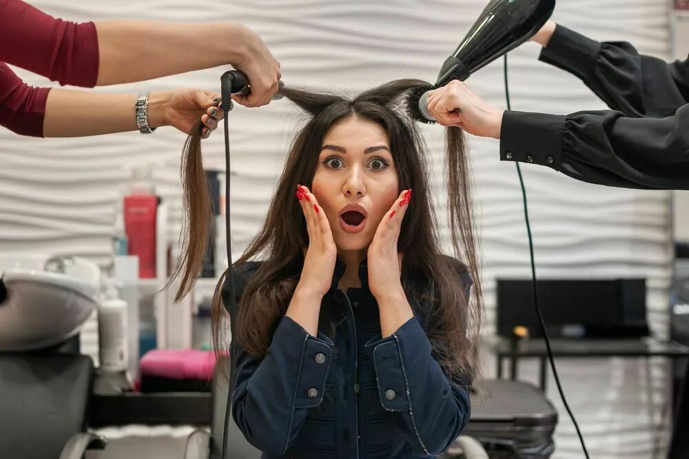 Парикмахер. Реклама профессии парикмахер. Оказание парикмахерских услуг населению. Салон красоты стрижка. Парикмахер окрашивание.