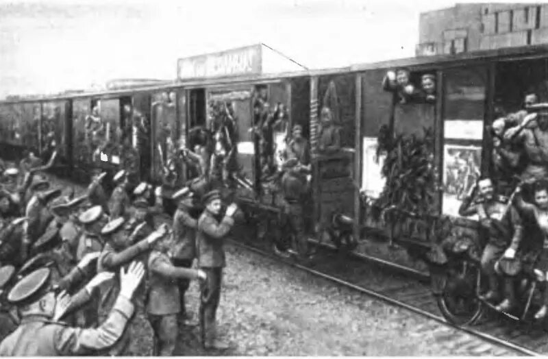 Эшелон с эвакуированными в 1941 г. Эвакуация заводов 1941. Шли эшелоны на восток книга. Идем на восток. Эшелоны идут на восток.