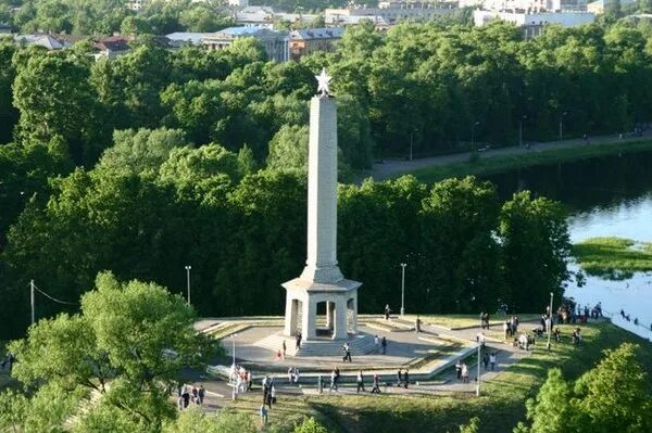 Обелиск Славы. Великие Луки. 8 сентября 2013 :: Владимир Павлов - Социальная сет