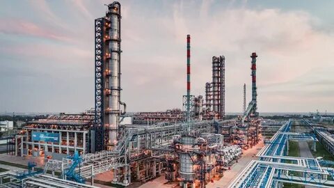 завод по переработке нефти