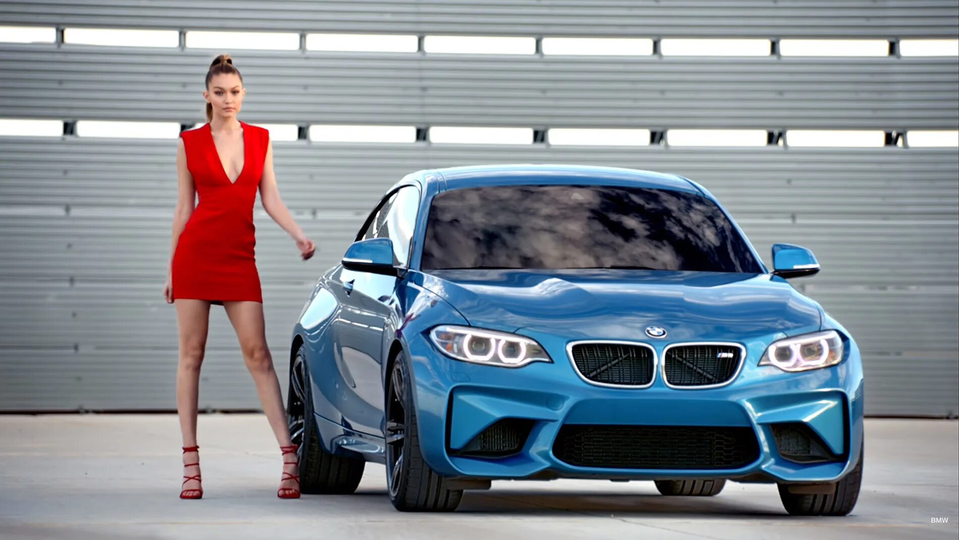 BMW m5 реклама. BMW m2 and girl. Реклама BMW m2.