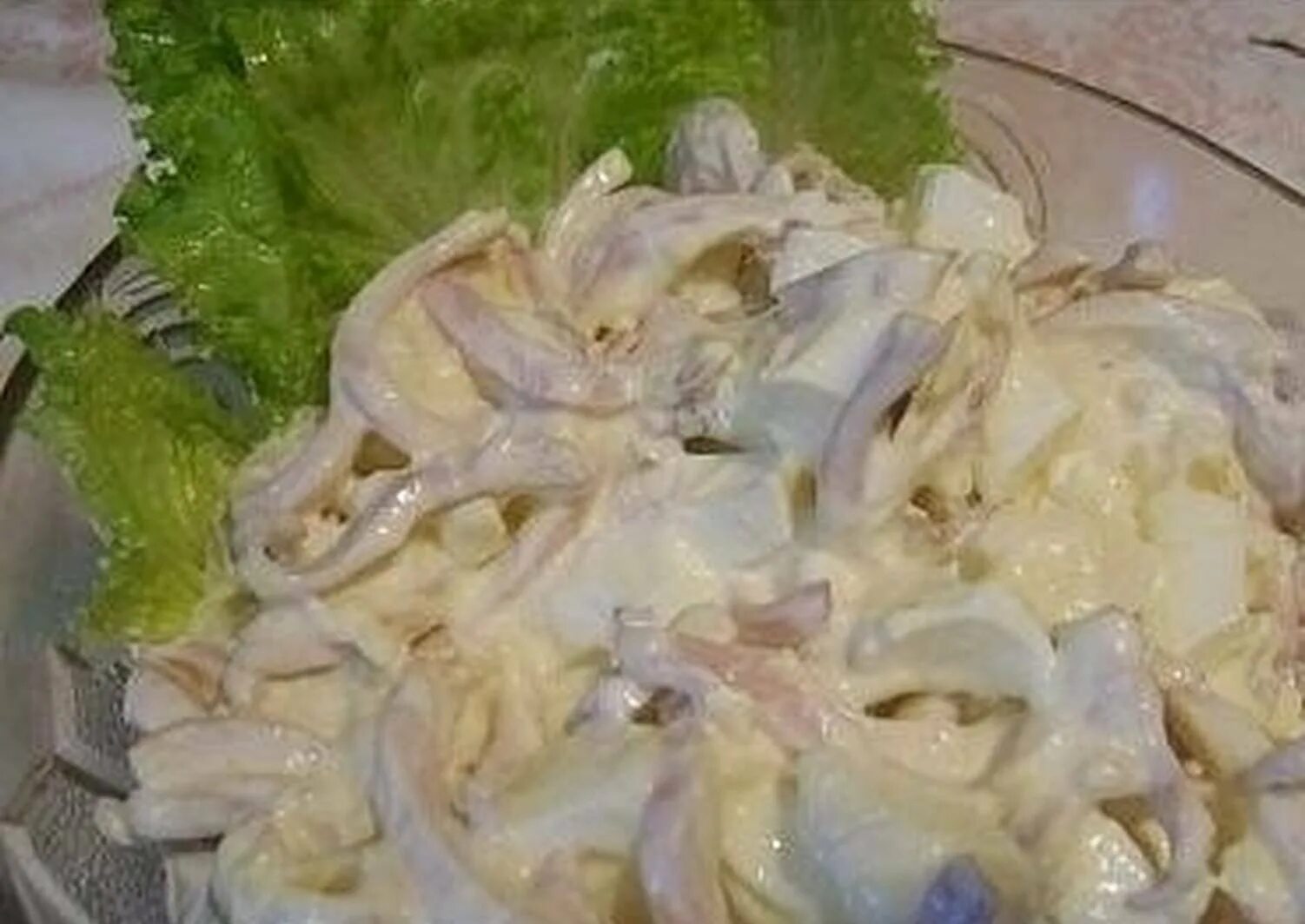 Рецепт кальмара с сыром. Салат летучий голландец с кальмарами. салат из кальмаров и сыра. салат из кальмара очень вкусный. салат с кальмарами и сыром.
