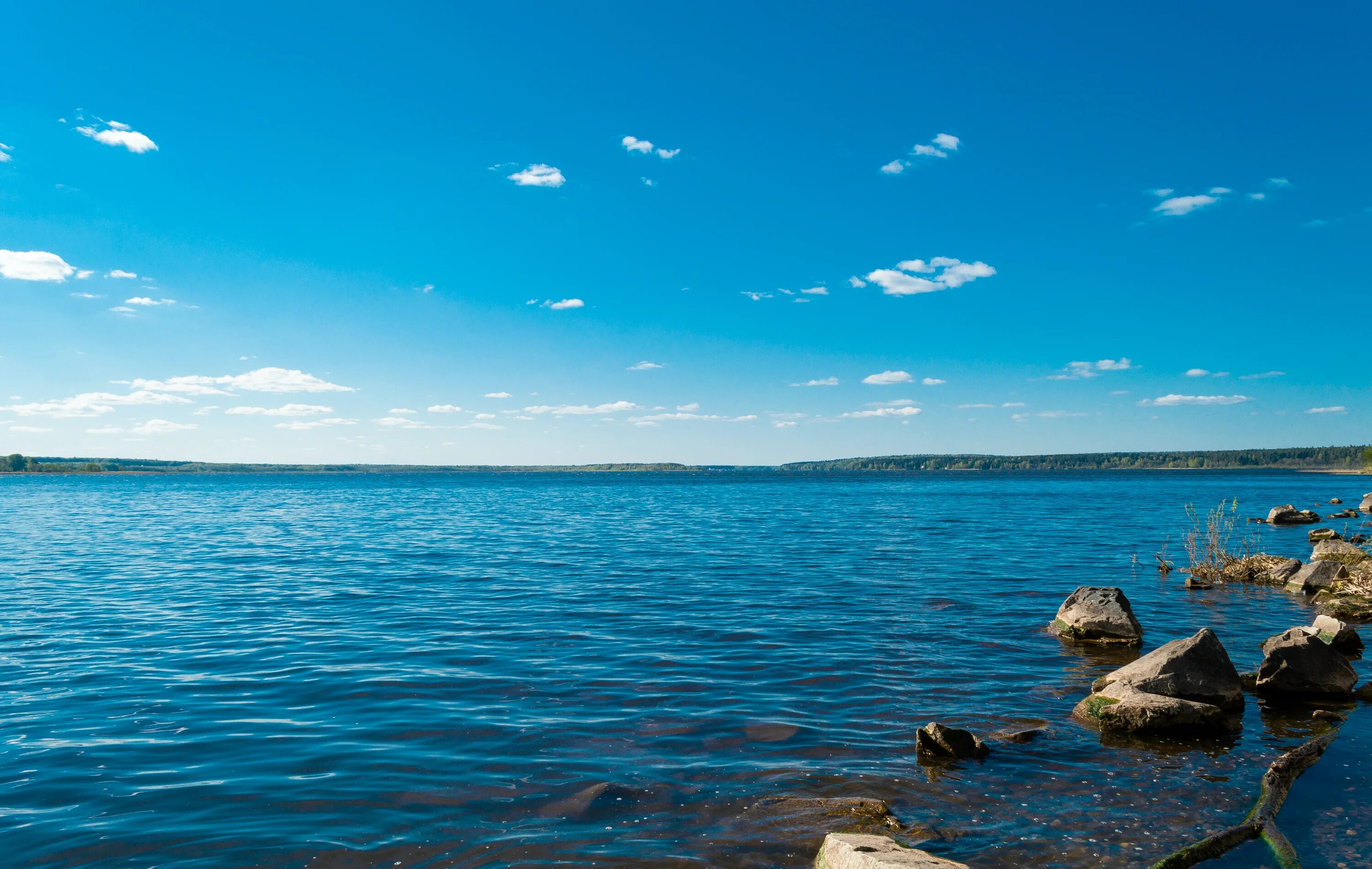 По берегам озера расположено. Озеро Увильды. Увильды вода. Озеро Увильды пляжи. Увильды берег.