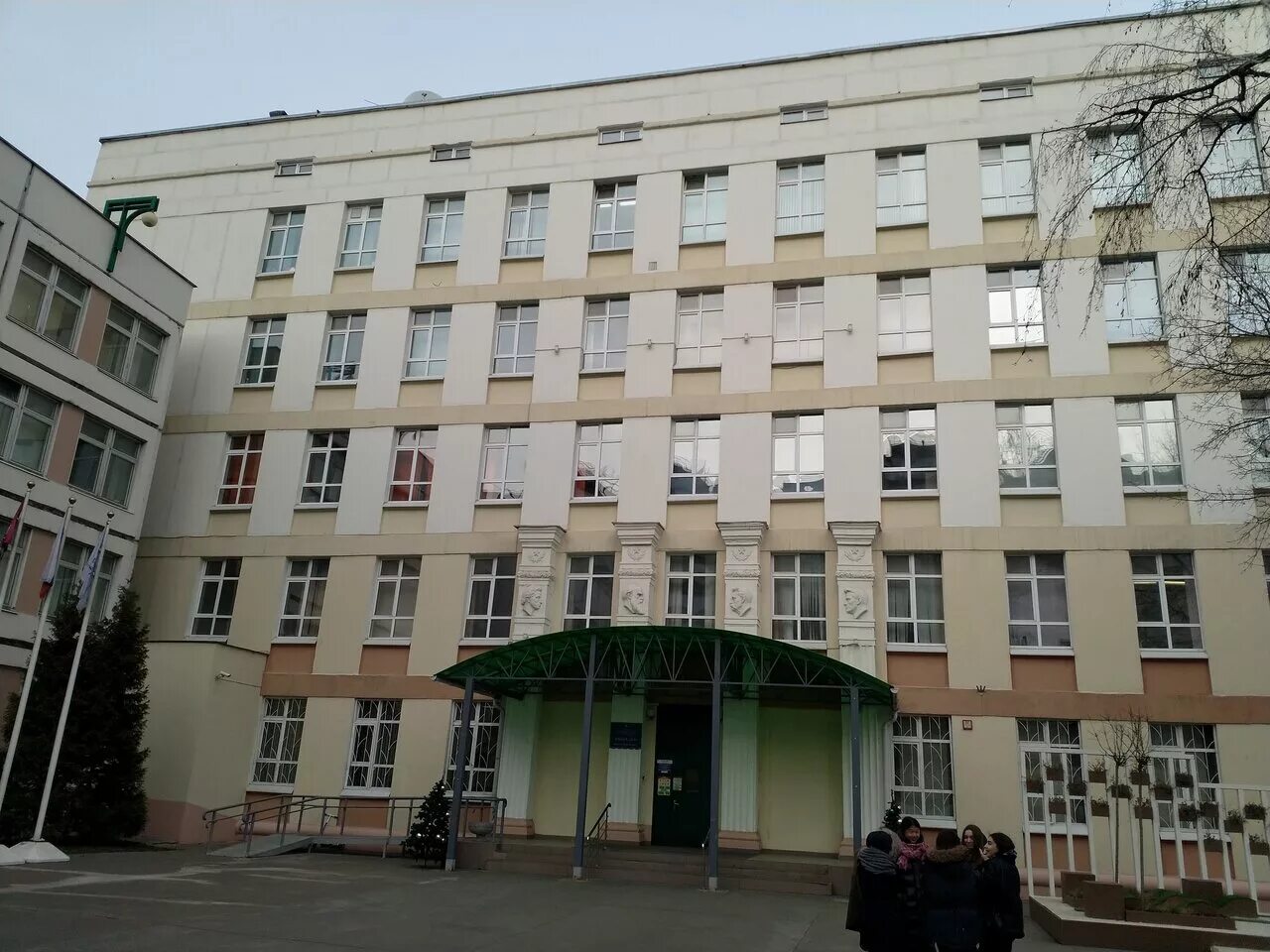 Первая школа города москвы. Мбоу сош 1 королев. Школа номер 1532 москва. Школа сергея есенина 641. Первая школа города москвы.