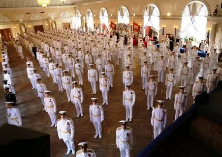 Тут толпится всегда много матросов разных наций