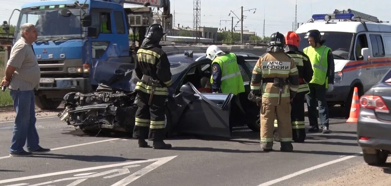 Авто продолжает. Дзержинские п. Двое подожгли машину в дзержинске на удрима. Дтп утром на чернореченской. Авария в дзержинском московской области.