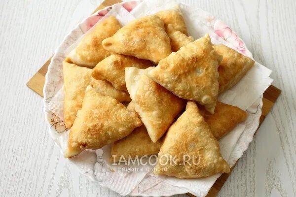 Самоса в духовке. Самосы с сыром рецепт. Тесто для самосы. Самосы. Крымские пирожки с фруктами самосы.