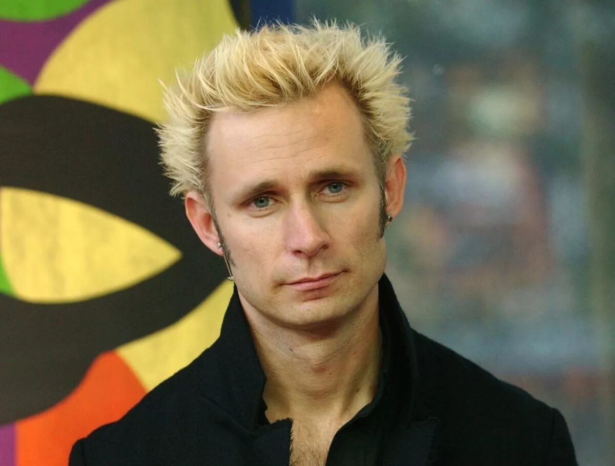 Майк дернт. Майк Дирнт. Басист Грин Дэй. Mike Dirnt Green Day. Green Day Майк дёрнт.