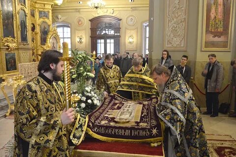Когда выносят плащаницу перед пасхой в 2024