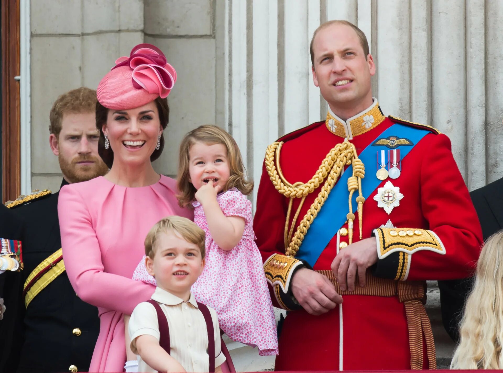 Что случилось в королевской семье. Королевская семья Великобритании принц Уильям. Дети Уильяма и Кейт. Уильям и Кейт Миддлтон. Prince William and Kate Middleton Family.