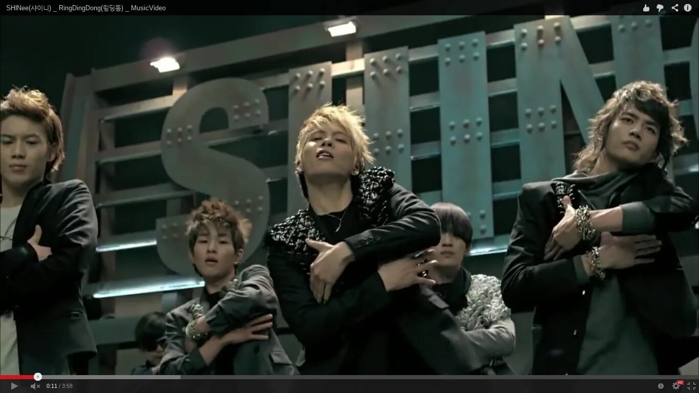 Клип ding dong. Shinee ring ding dong обложка. шайни ринг динг донг тэмин. джонхен ring ding dong. shinee ring ding dong перевод.