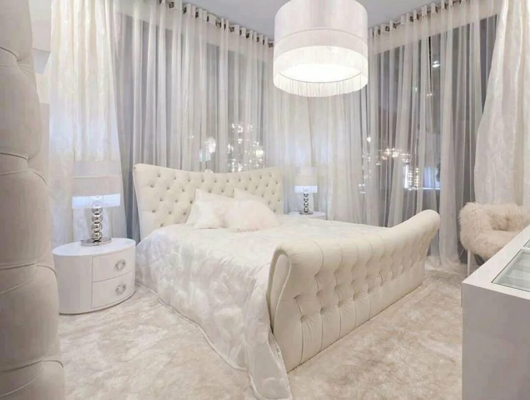 Интерьеры белых спален фото. Спальня в светлых тонах. Шикарная белая спальня. Спальня в Светлом стиле. Белый цвет в интерьере.